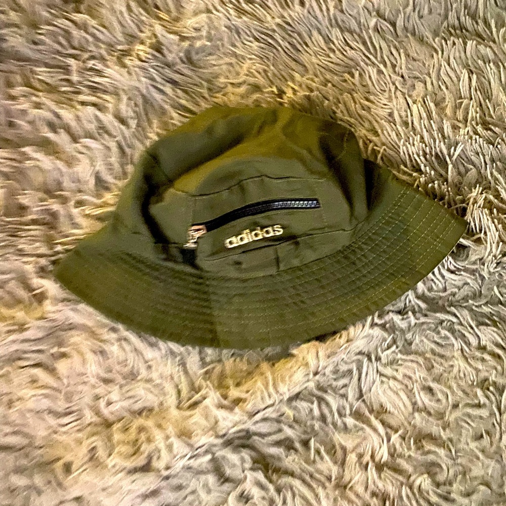 Adidas bucket hat